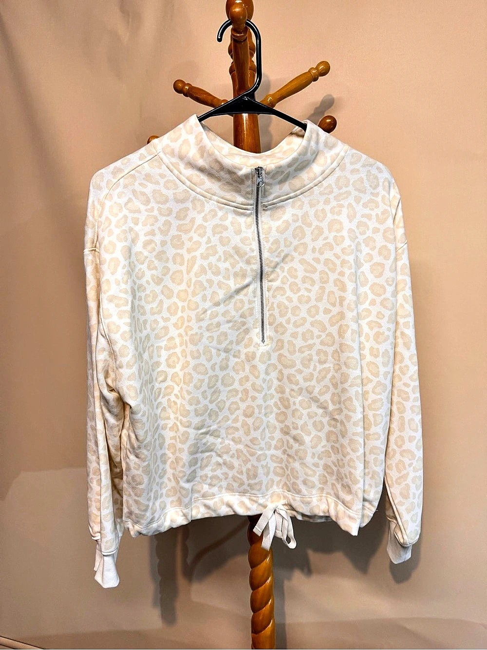Women’s Old Navy Animal Print Crop Quarter-Zip Sweatshirt in White & Tan Small